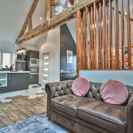 Апартаменты * Le Loft Des Mysteres * Мэнтенон Экстерьер фото