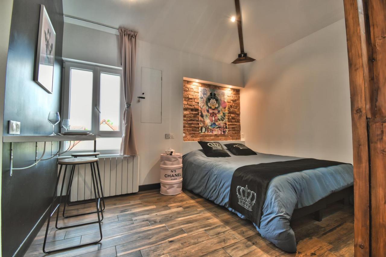 Апартаменты * Le Loft Des Mysteres * Мэнтенон Экстерьер фото