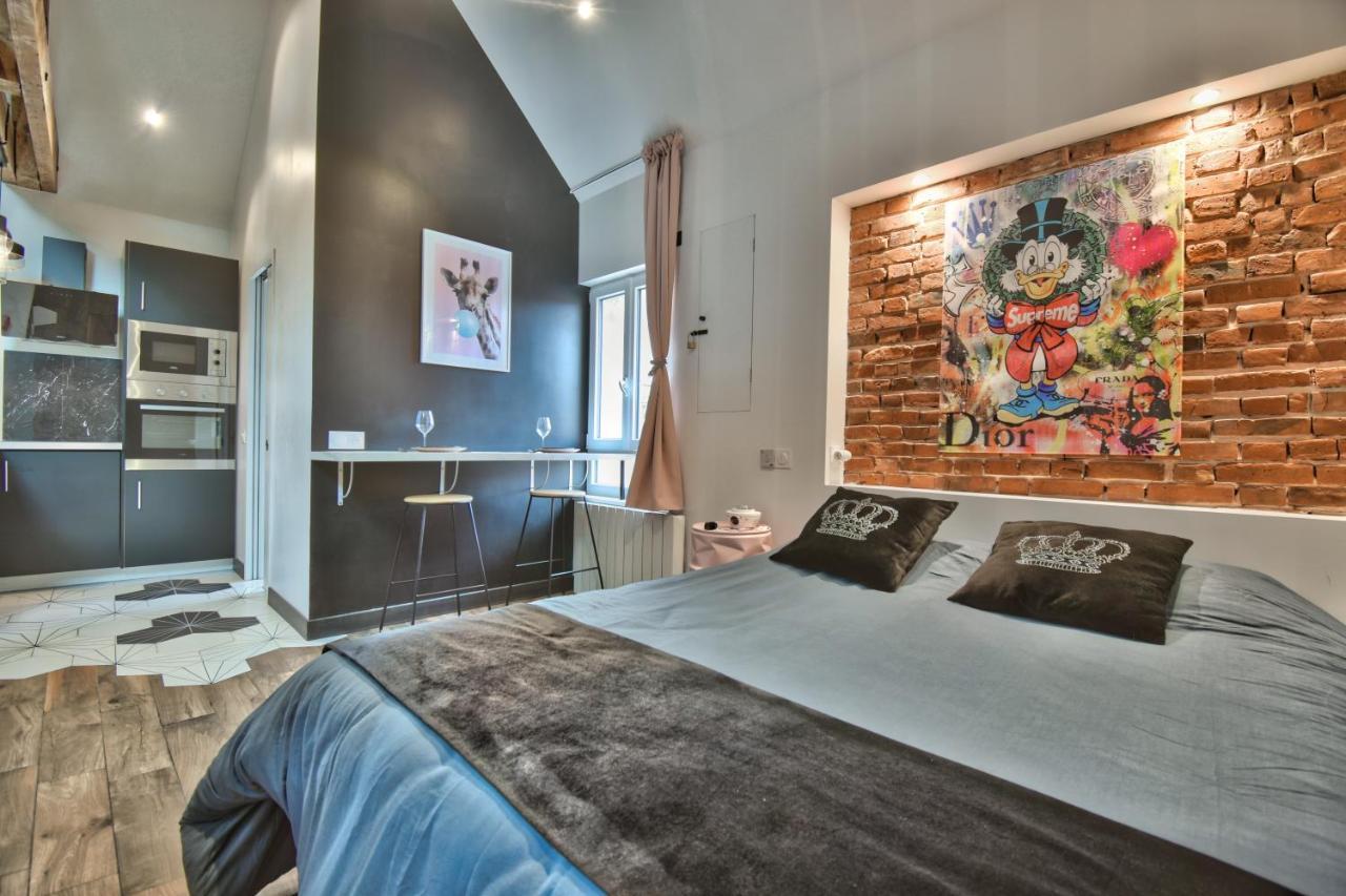 Апартаменты * Le Loft Des Mysteres * Мэнтенон Экстерьер фото