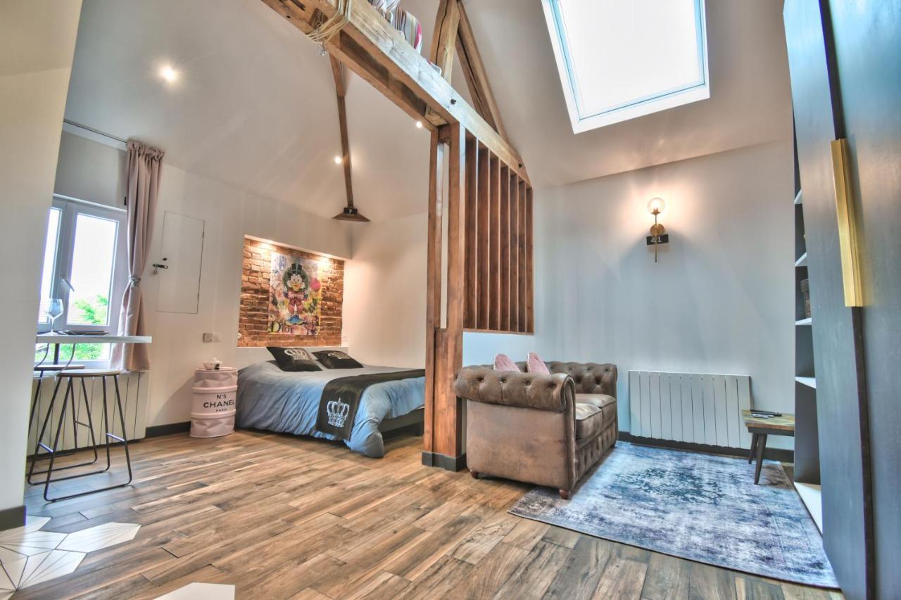 Апартаменты * Le Loft Des Mysteres * Мэнтенон Экстерьер фото