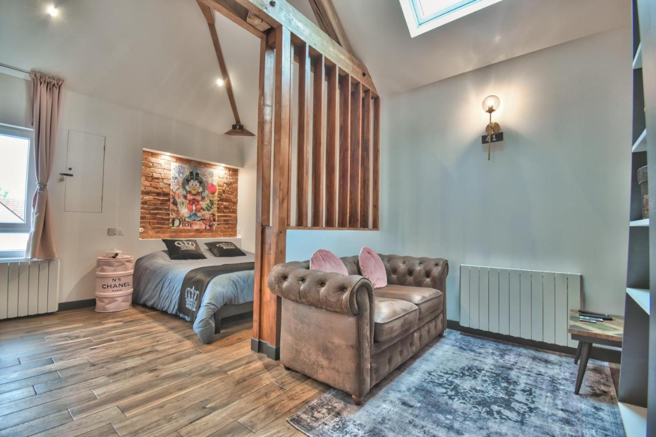 Апартаменты * Le Loft Des Mysteres * Мэнтенон Экстерьер фото