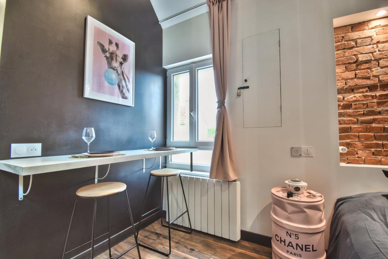 Апартаменты * Le Loft Des Mysteres * Мэнтенон Экстерьер фото